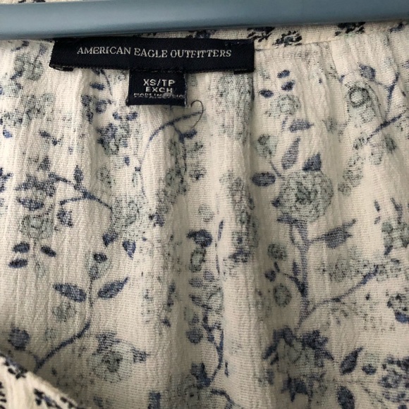 American Eagle Floral Blouse - Picture 2 of 3